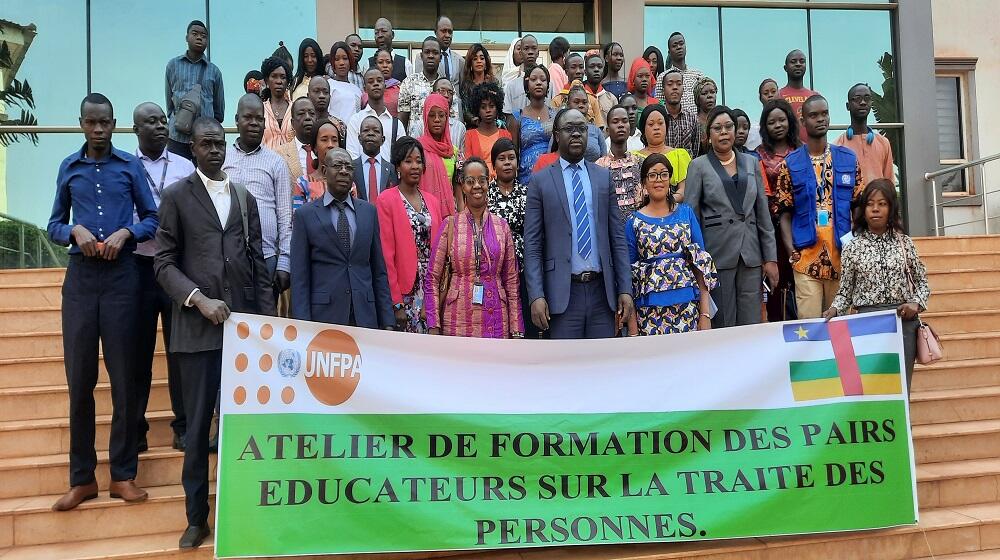 Photo de famille avec Dr Agnès Kayitankore, SE. Josiane Lina Bemaka-Soui et SE. Aristide Briand Reboas