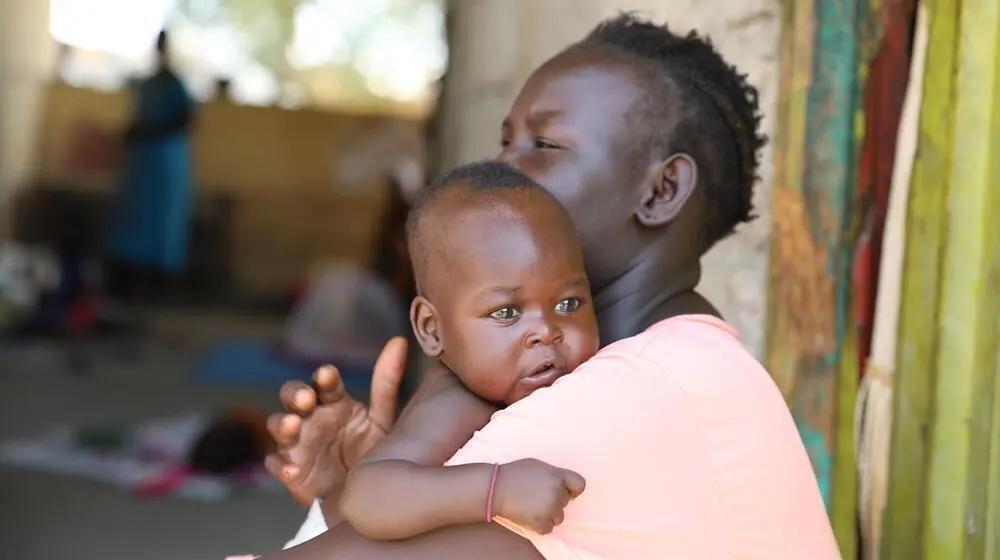 Le conflit au Soudan a entraîné la plus grande crise de déplacement de population au monde. Grâce au financement de l’Irlande, l’UNFPA continue d’apporter son soutien, notamment en créant des espaces sûrs pour les femmes et les filles vulnérables. © UNFPA Soudan/Sufian Abdulmouty