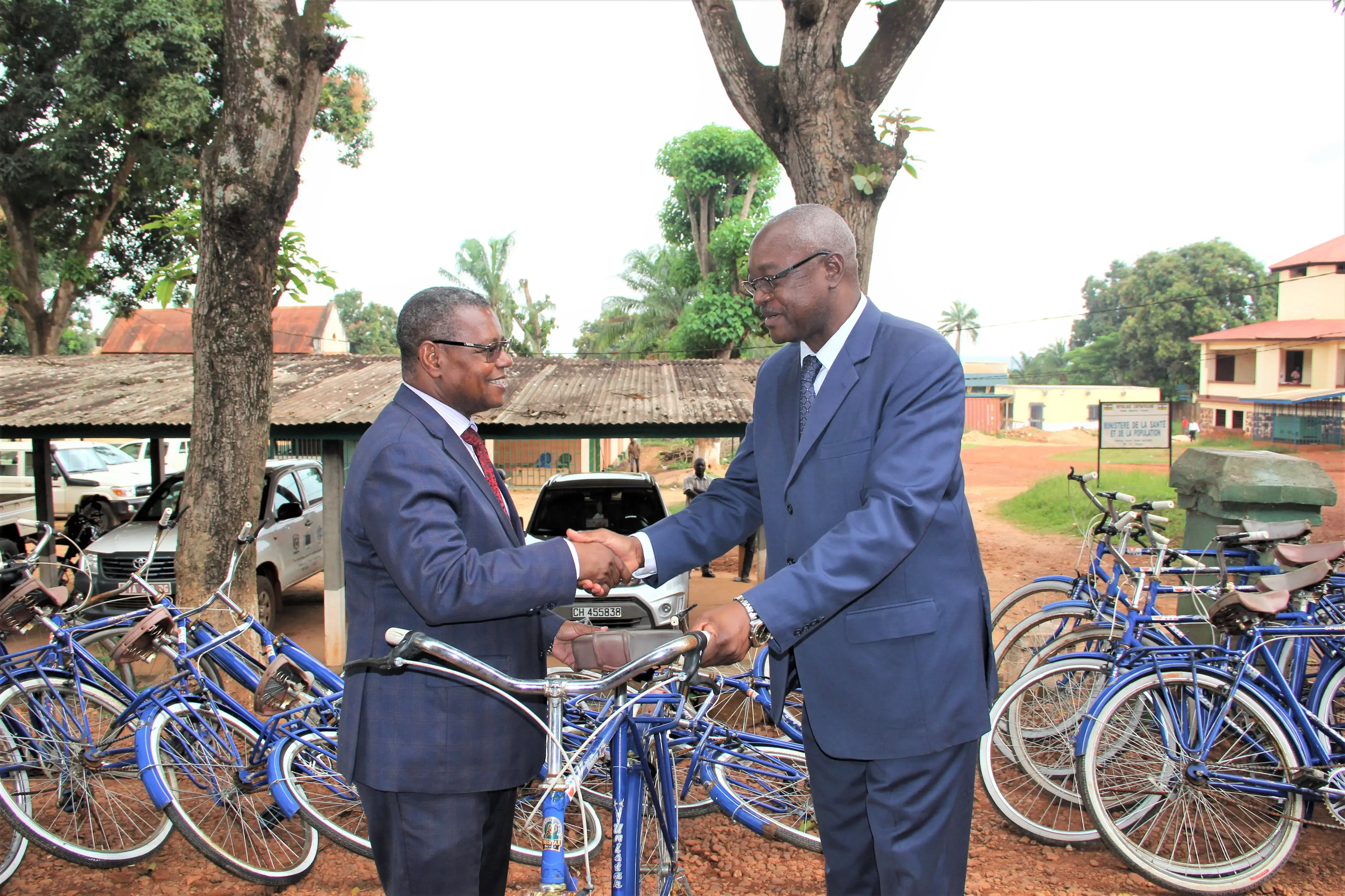 Remise de 187 bicyclettes au Ministère de la santé et population 