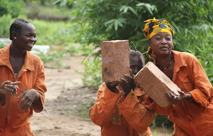 "Best friends" save women’s lives in war-weary Central African Republic